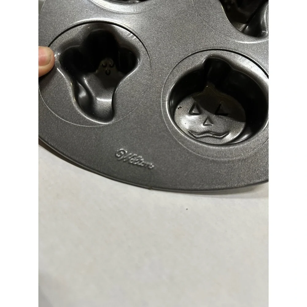 Wilton Halloween Ghost and Pumpkin 6 Cavity Non-Stick Steel Cakelet Pan Gray